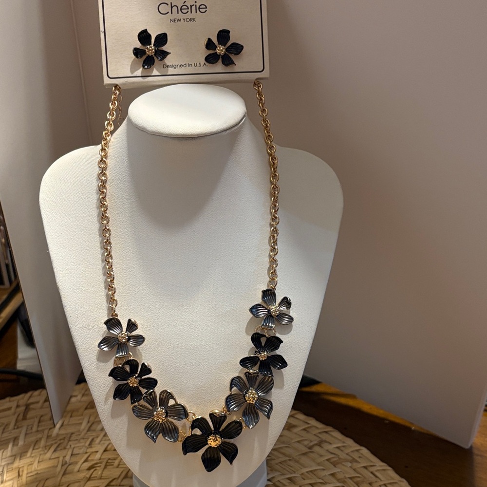 Chérie Black and Gold Floral Necklace Set